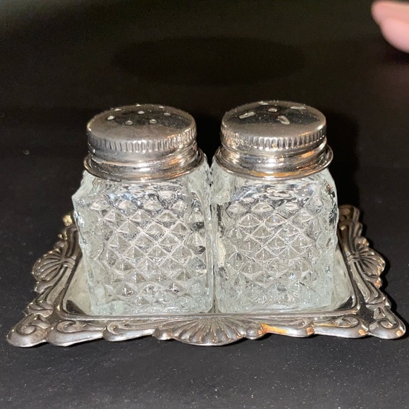 Fairy Brand | Vintage Crystal Silver Plated Salt & Pepper Mini Shakers - Picture 2 of 10